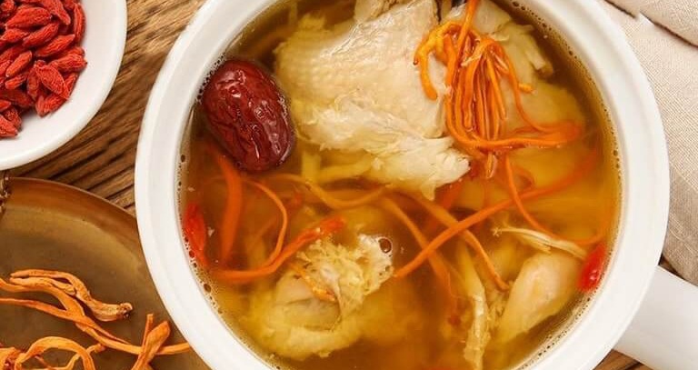 Dùng đông trùng hạ thảo trong món canh, hầm   