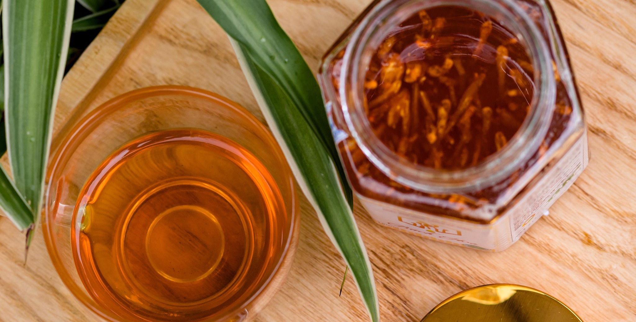 Đông trùng hạ thảo ngâm mật ong   