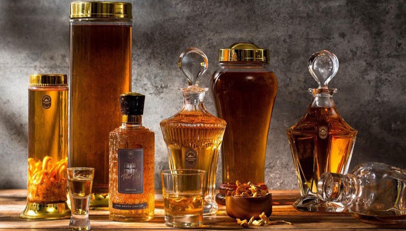 Rượu đông trùng hạ thảo   