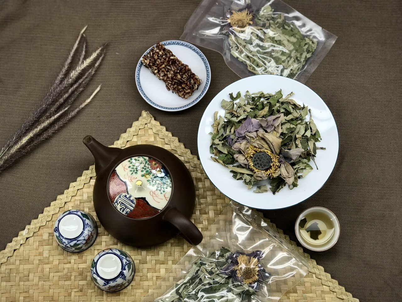 Thưởng trà khi đọc sách