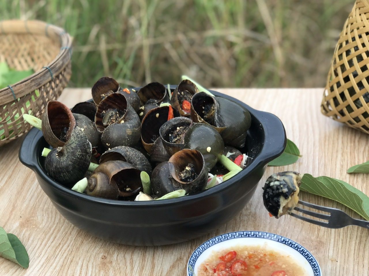 Ốc gác bếp hấp lá chanh