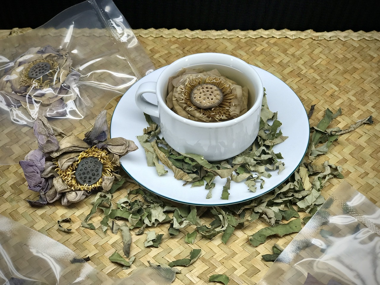 Thưởng trà một mình