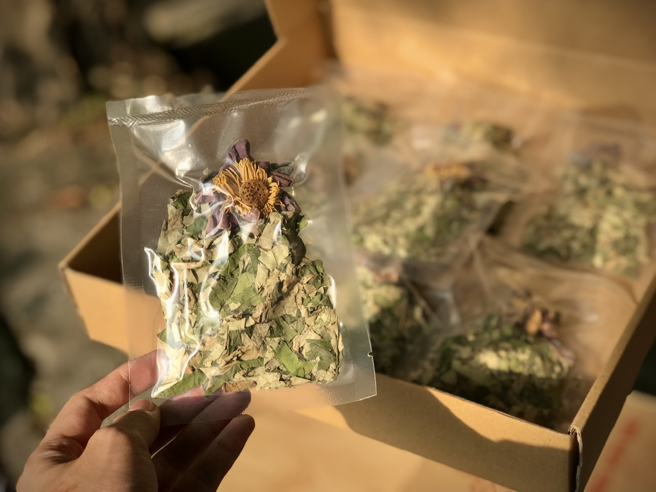 Thưởng trà trong lễ cưới, họp mặt...