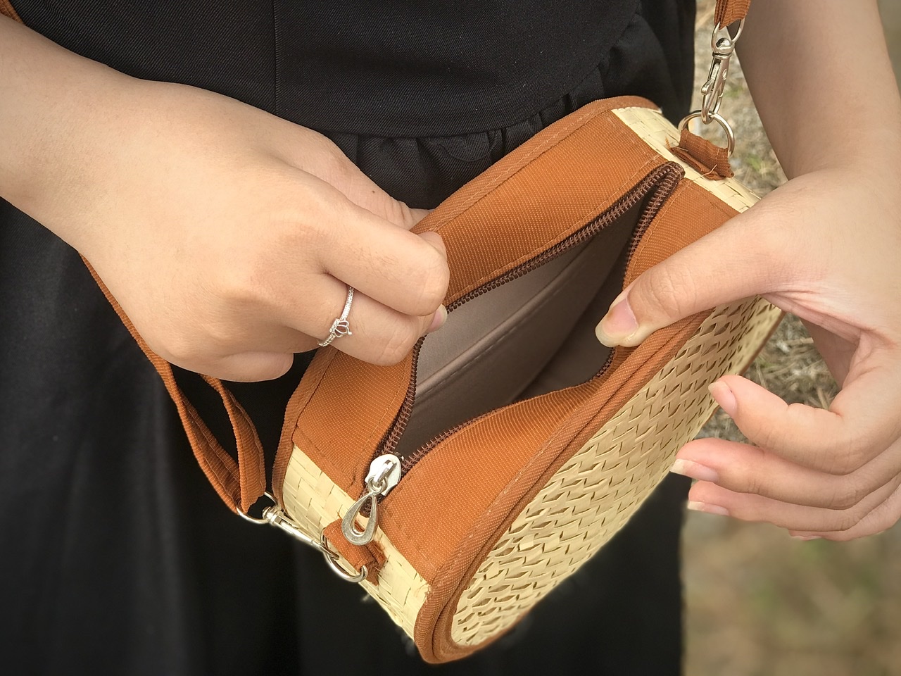 Kết hợp với trang phục dạo phố