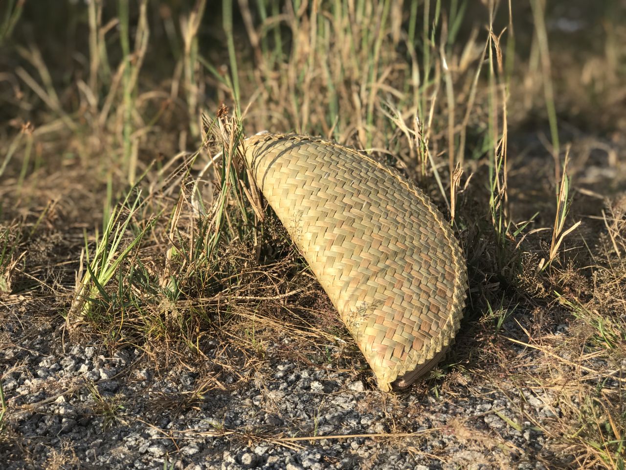 Phối cùng trang phục đỏ