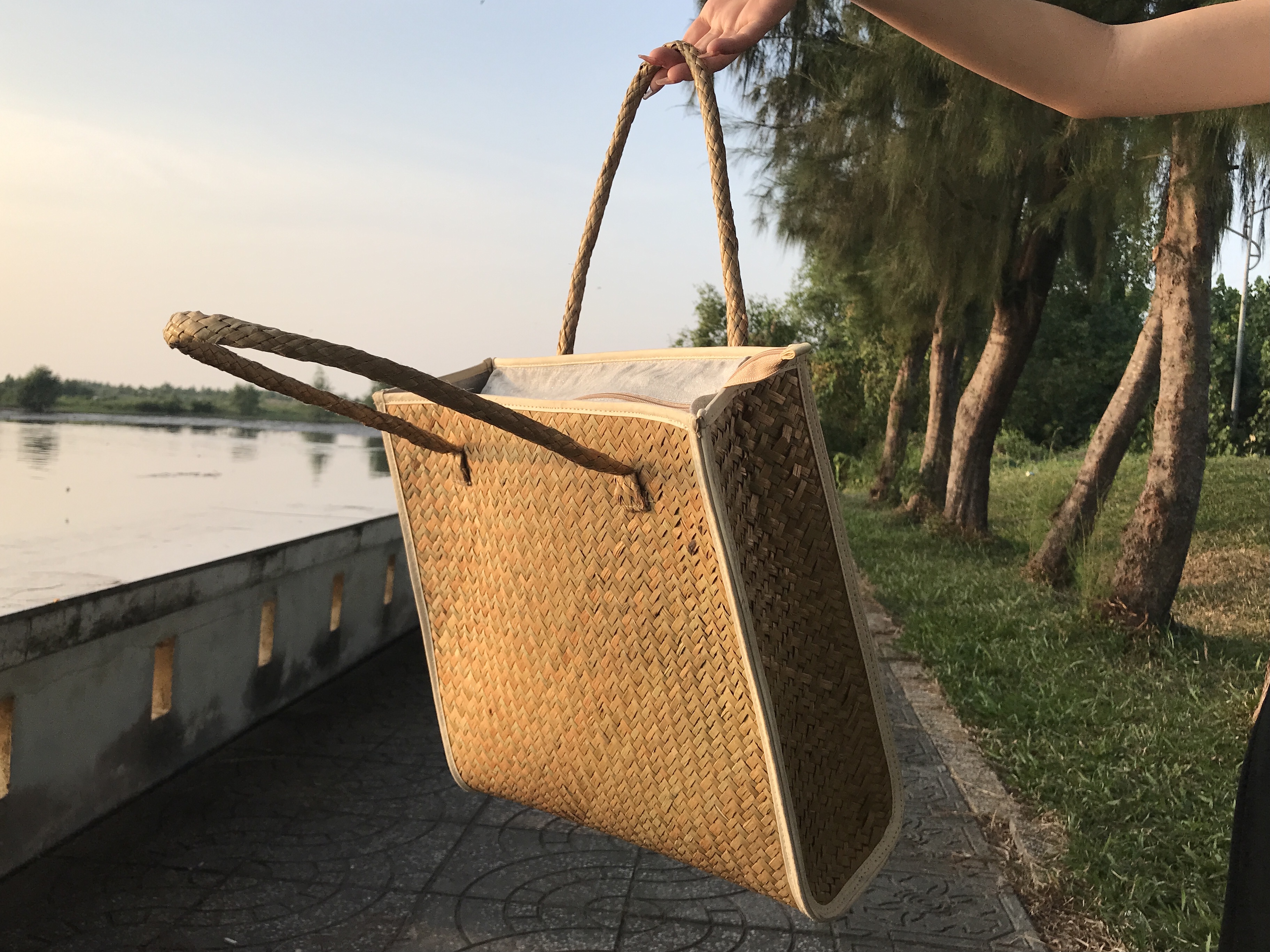 Thử nhiều kiểu dáng