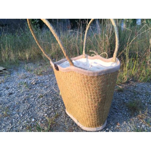 Trang phục màu sắc tươi sáng