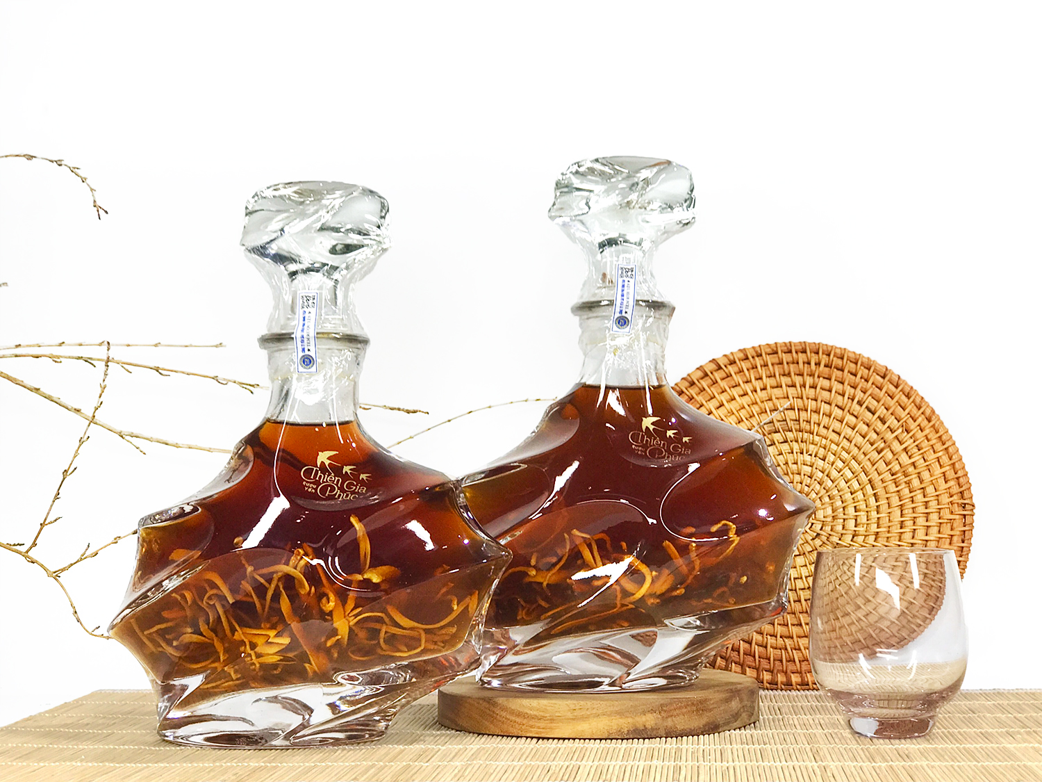 Rượu yến đông trùng hạ thảo là gì?