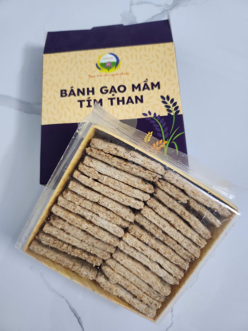 Bánh gạo mầm tím than là gì?