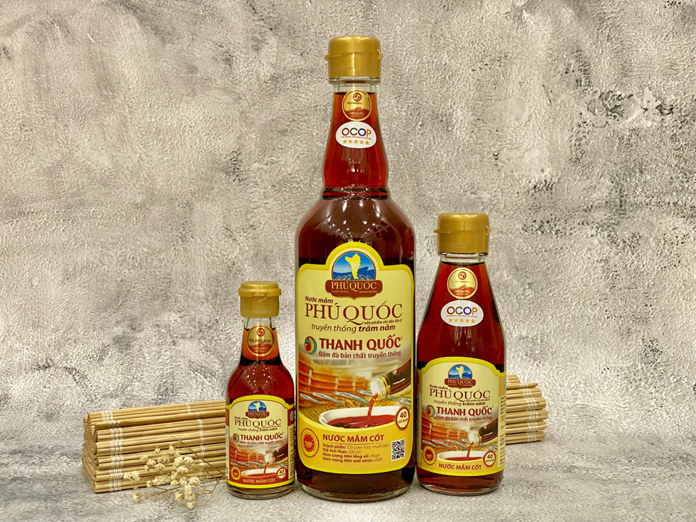 Bước 3: Làm nước sốt, luộc thịt và xào tôm