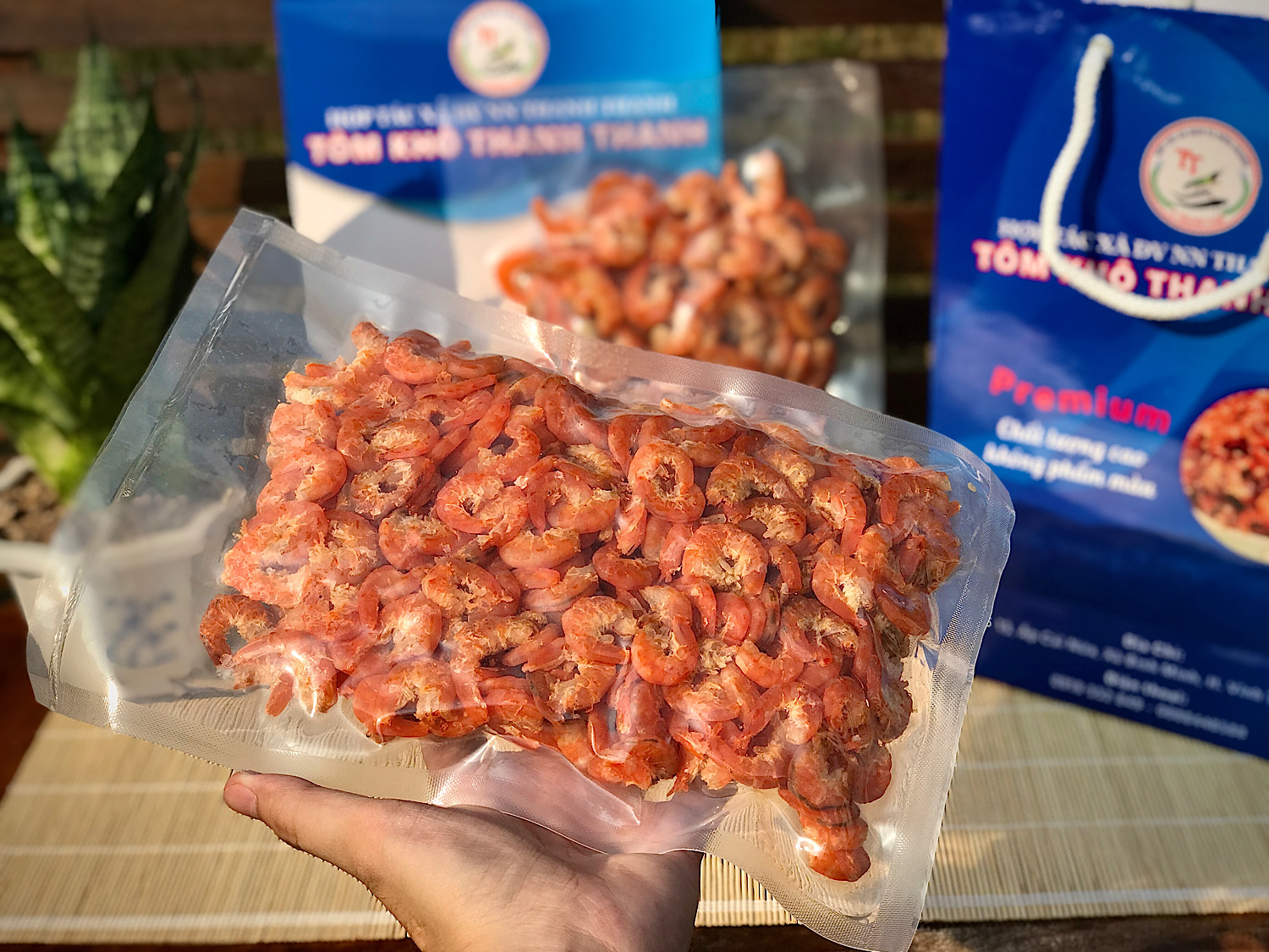 Không nên ăn quá nhiều tôm cùng một lúc