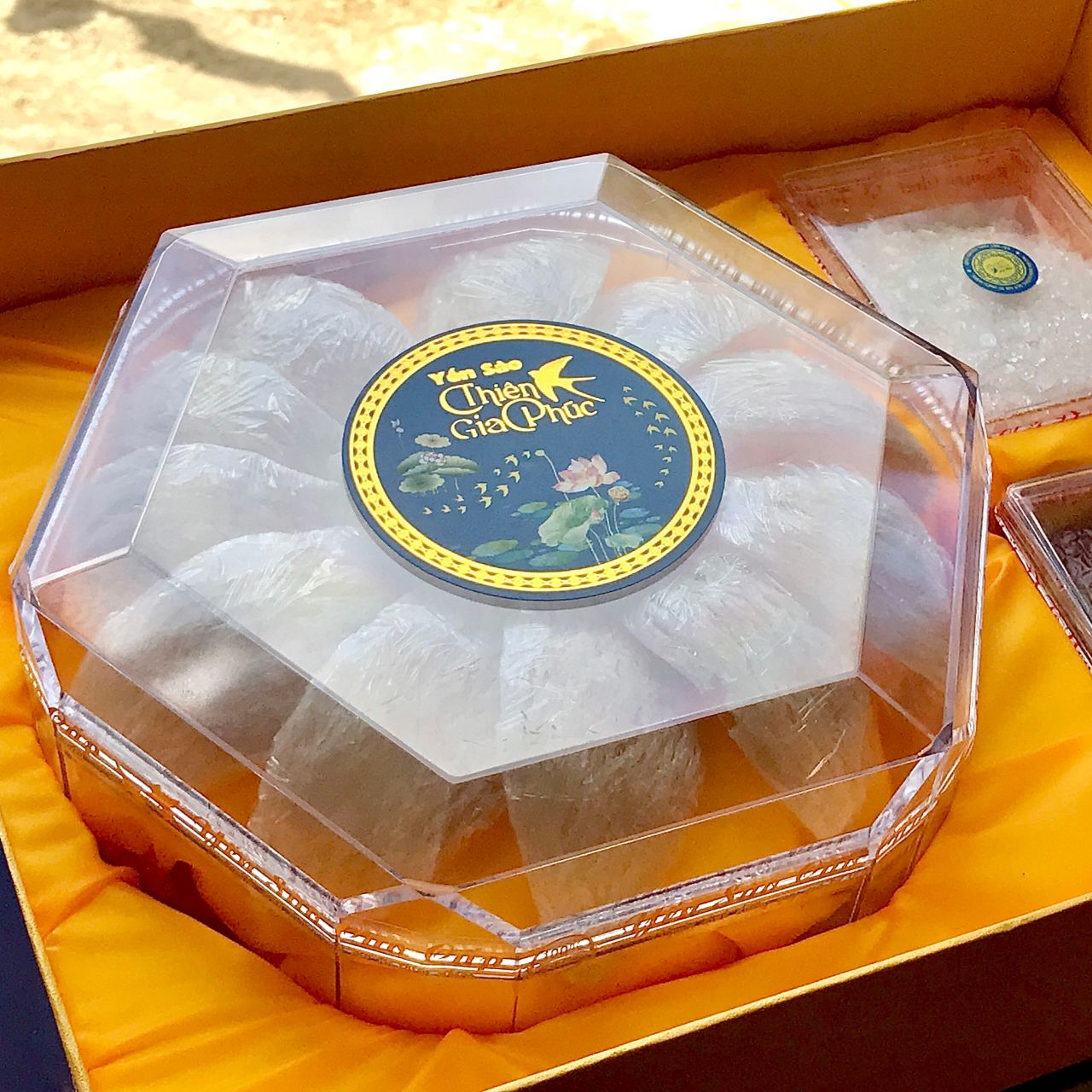 Tổ yến kỵ thuốc