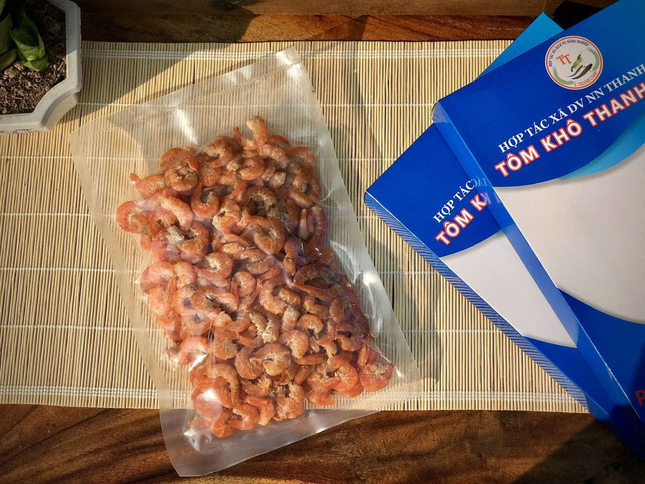 Ăn đầu tôm giúp bổ mắt