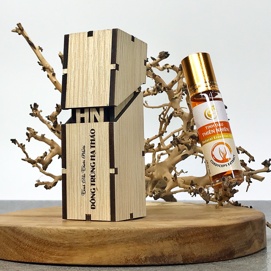 Có nên thoa tinh dầu đông trùng hạ thảo khi bị muỗi đốt không?