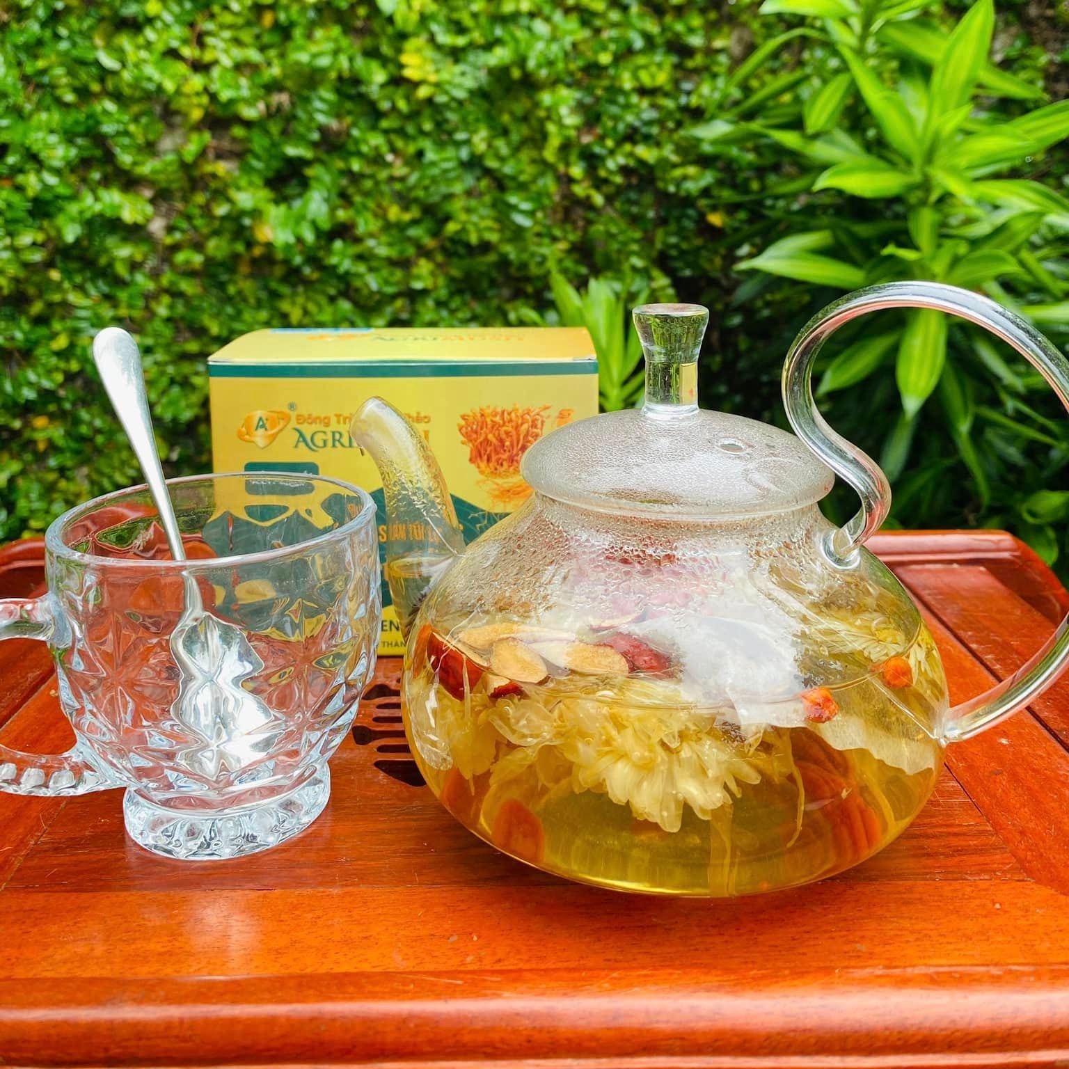 Uống trà chính hãng