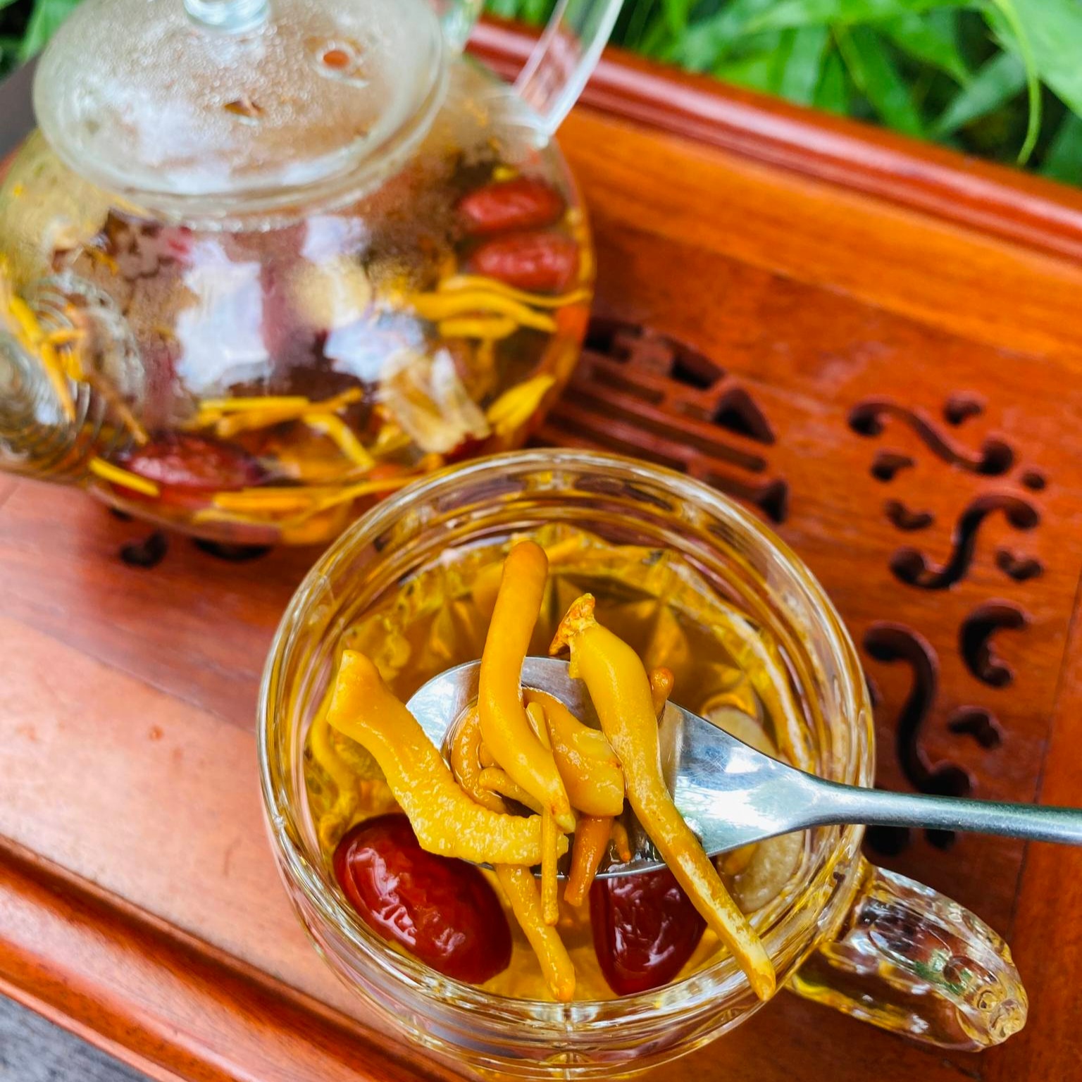 3. Trà đông trùng hạ thảo và táo đỏ