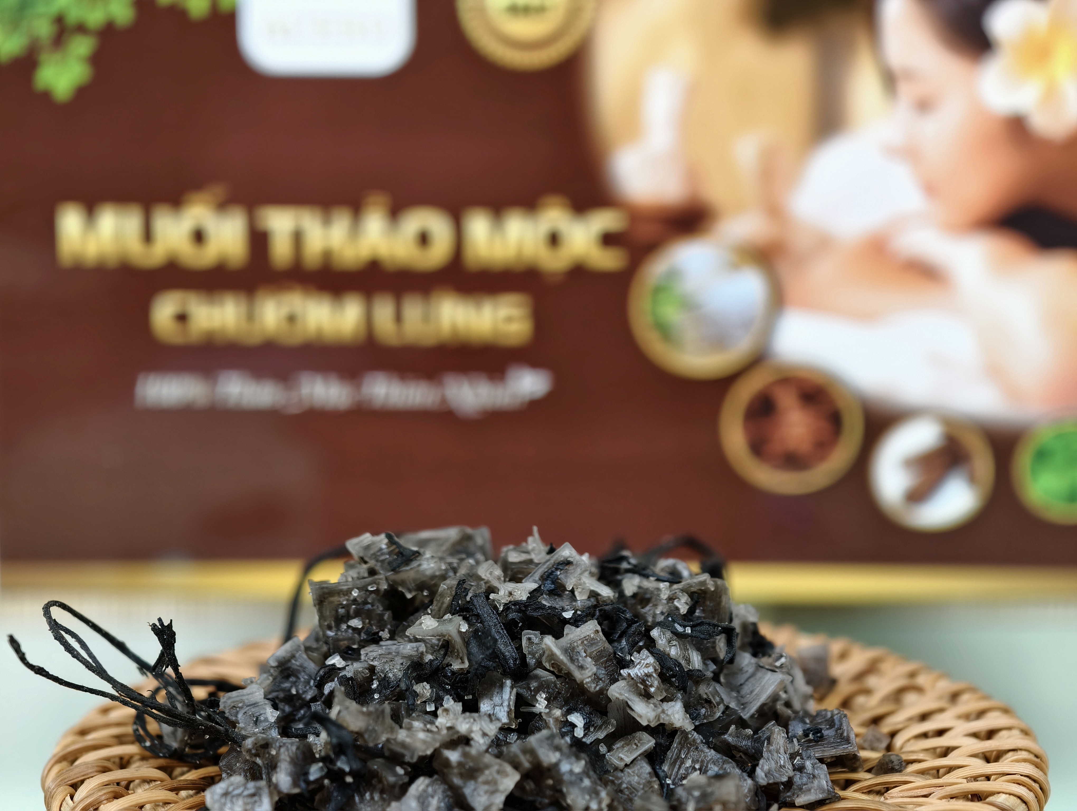 1. Muối thảo mộc chườm lưng là gì?