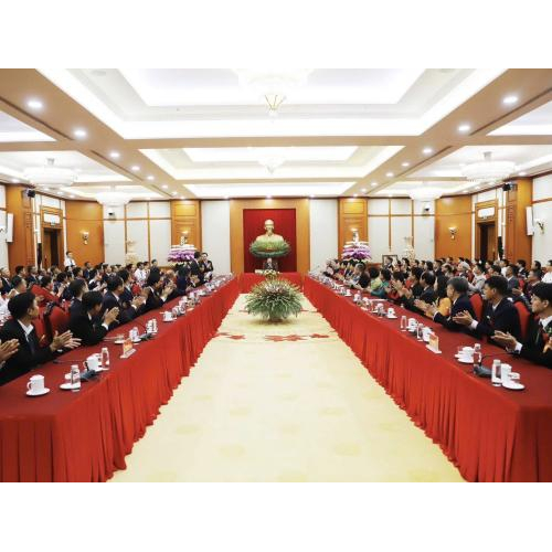 Vinh Dự Của Người Nông Dân Miền Tây Tại Trung Ương Đảng