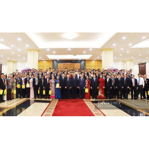 Các đại biểu nông dân và nhà khoa học bày tỏ niềm vinh dự, tự hào khi được gặp mặt Tổng Bí thư