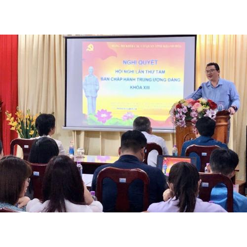 Nâng cao nhận thức của cán bộ, đảng viên trong đấu tranh, phản bác các quan điểm sai trái, thù địch trên không gian mạng