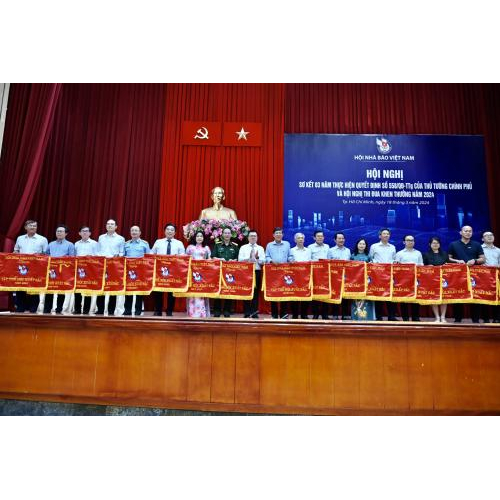 Hội Nhà báo tỉnh Khánh Hòa: Nhận Cờ thi đua xuất sắc của Hội Nhà báo Việt Nam