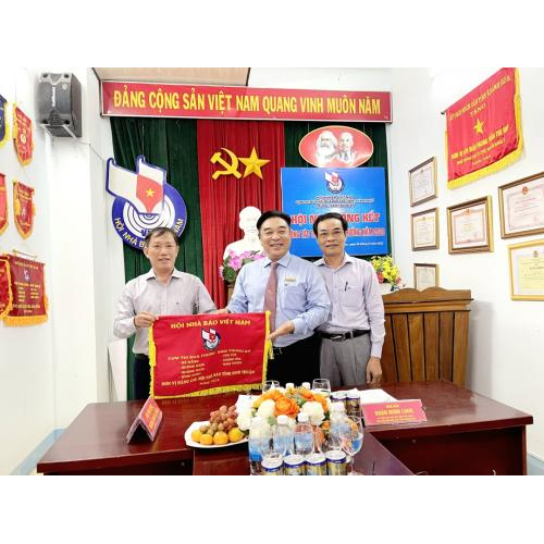 Hội Nhà báo tỉnh Khánh Hòa được đề xuất nhận cờ thi đua của Hội Nhà báo Việt Nam