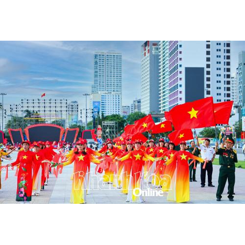 Hòa cùng hào khí non sông