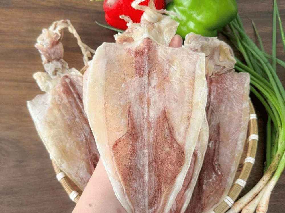 Quan sát màu sắc và bề mặt mực