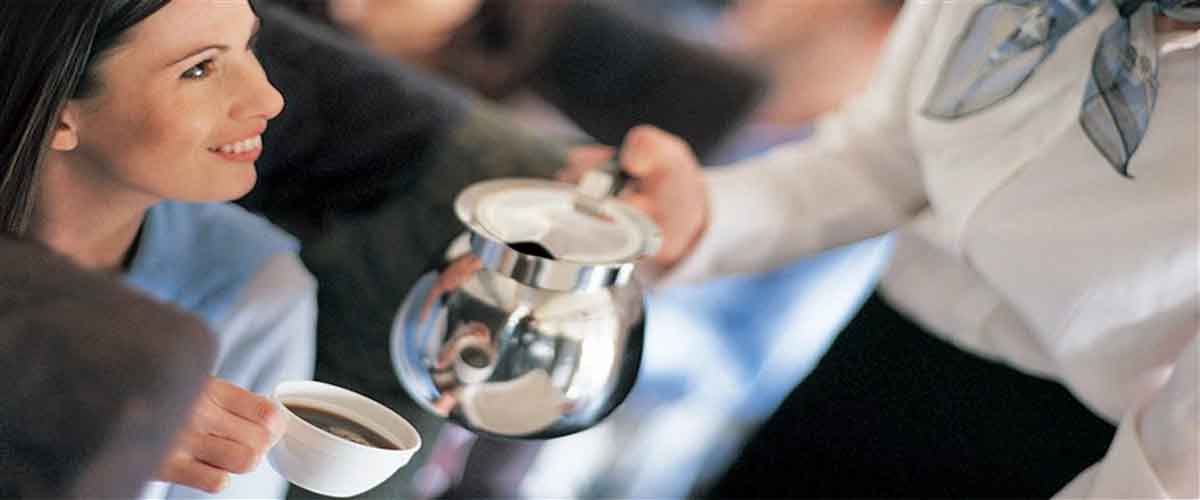 Không nên uống cà phê và trà