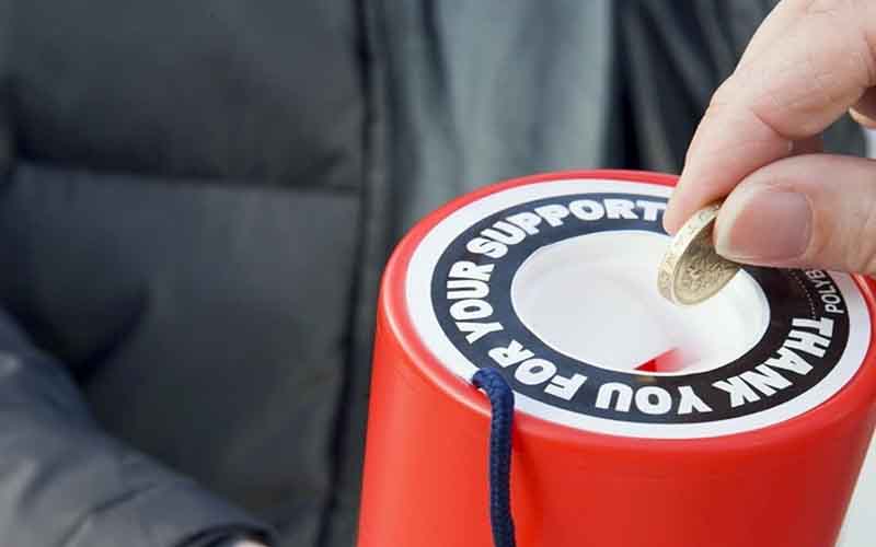 2. Có thể gặp những người vận động quyên góp phiền phức tại Vương quốc Anh