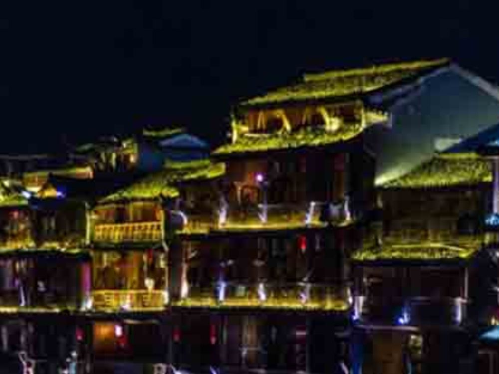 Đôi nét về Phượng Hoàng Cổ Trấn