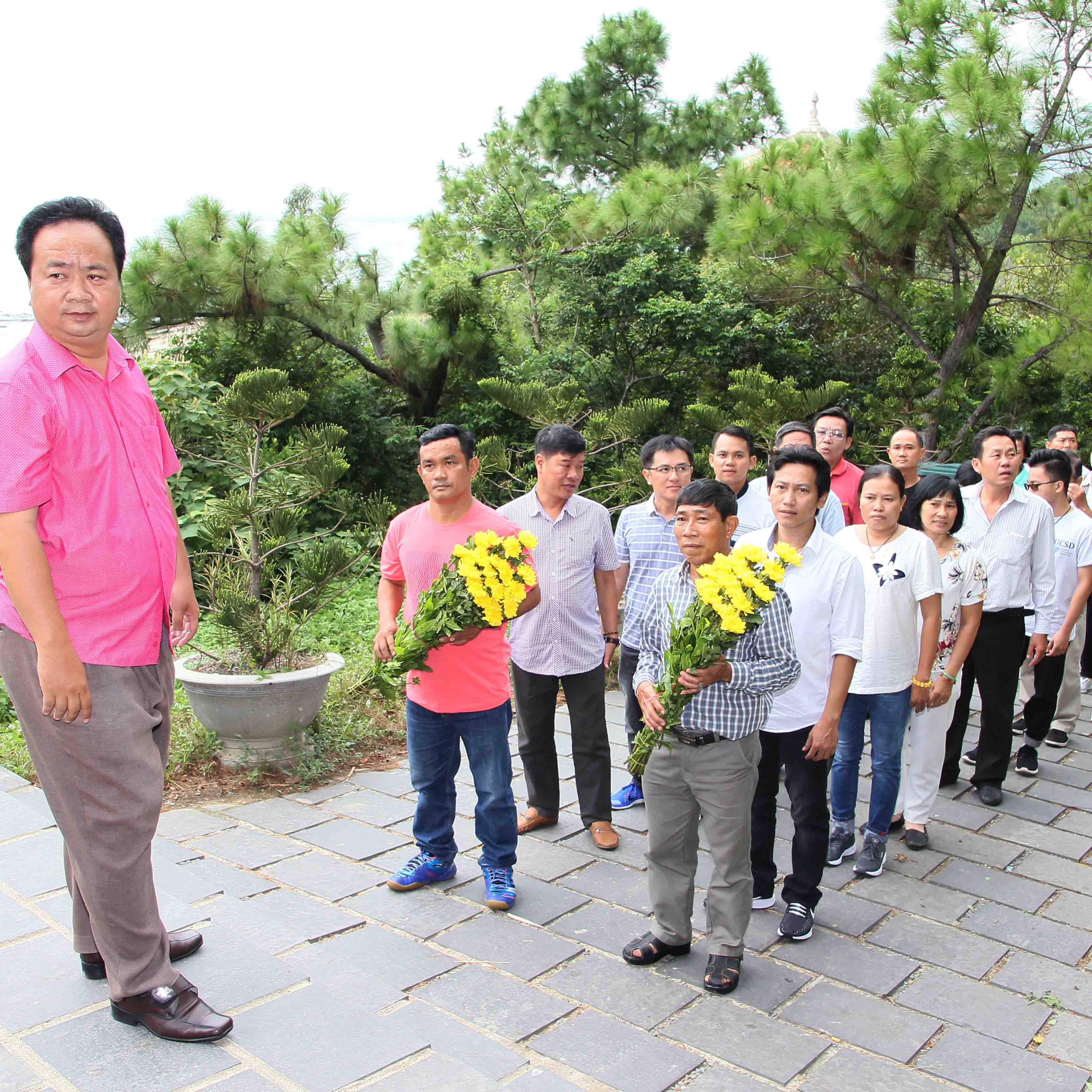 Đoàn Tham Quan Đồng Hới - Huế - Đà Nẵng