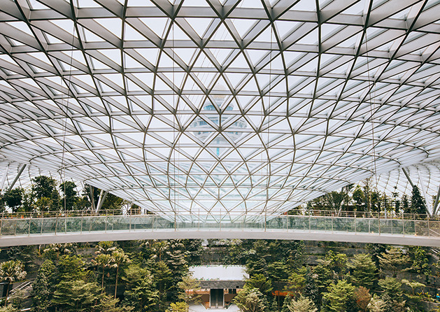 4. Bề mặt của công trình Jewel nặng đến 6,000 tấn, tương đương 10 chiếc máy bay A380.