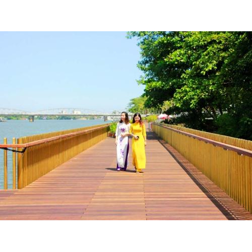 Tuyến đường đi bộ lót sàn gỗ lim trên sông Hương
