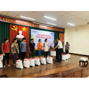 5. Hỗ trợ người nghèo, ảnh hưởng thiên tai