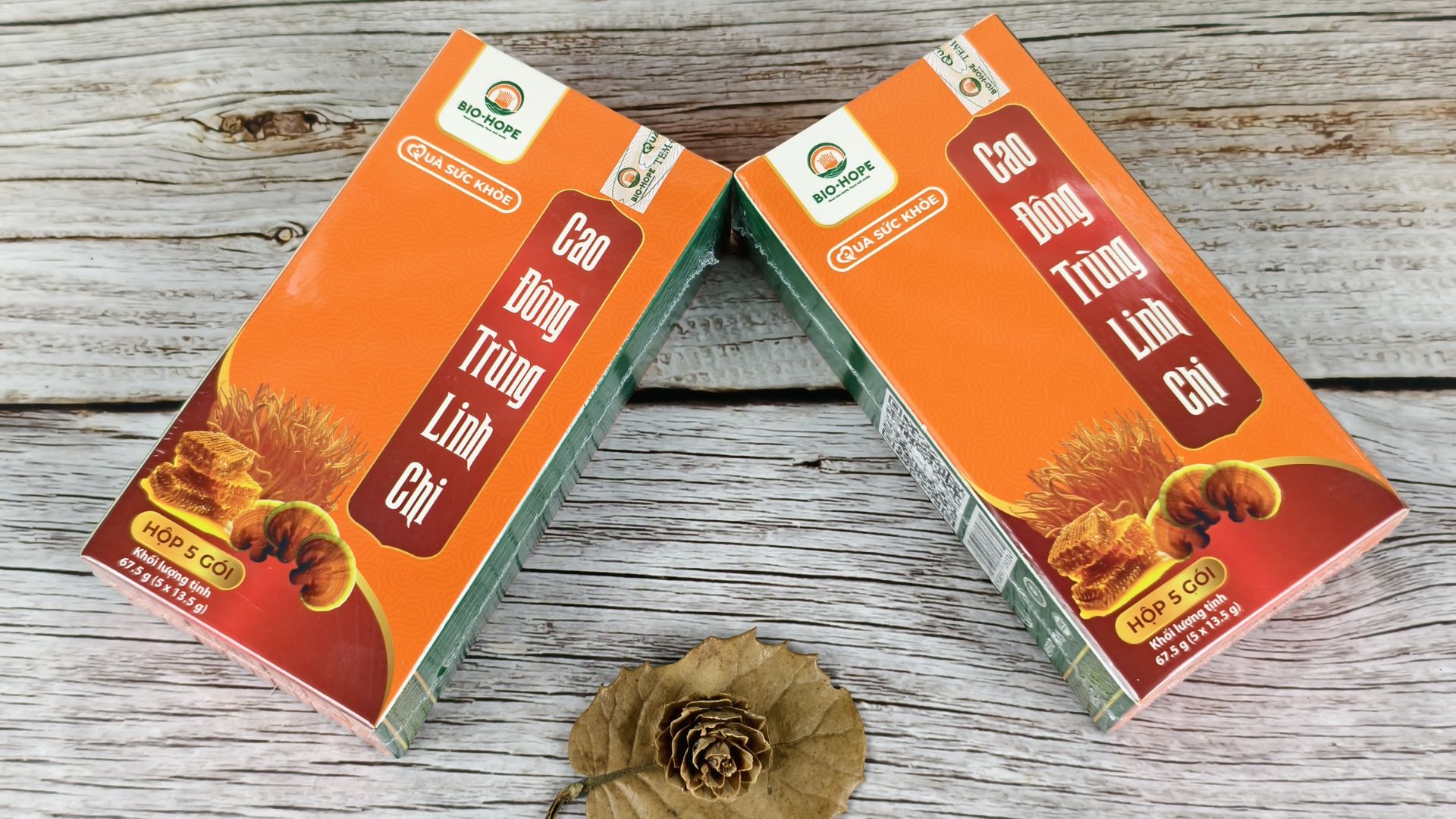 Vì sao mật ong được coi là “thần dược” trong làm đẹp?