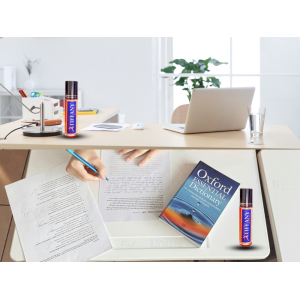 4. Một chai để ở bàn làm việc hoặc góc học tập