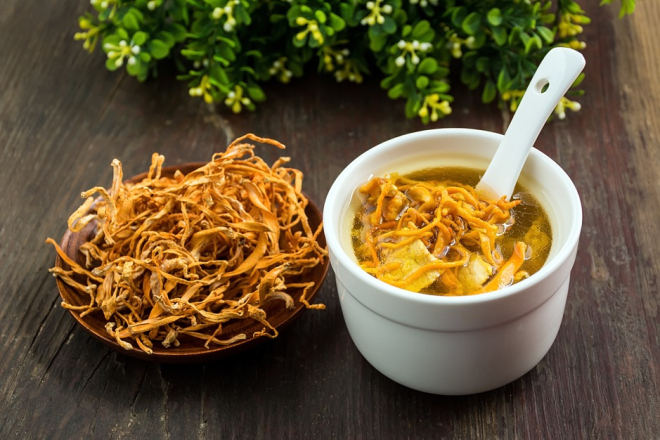 Dùng đông trùng hạ thảo quả thể sấy khô như thế nào để đảm bảo sức khỏe