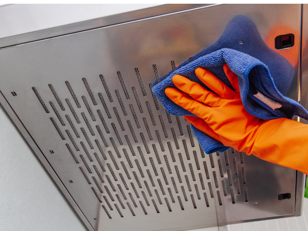 3. Máy hút mùi – Vệ sinh định kỳ để không gây mùi ngược