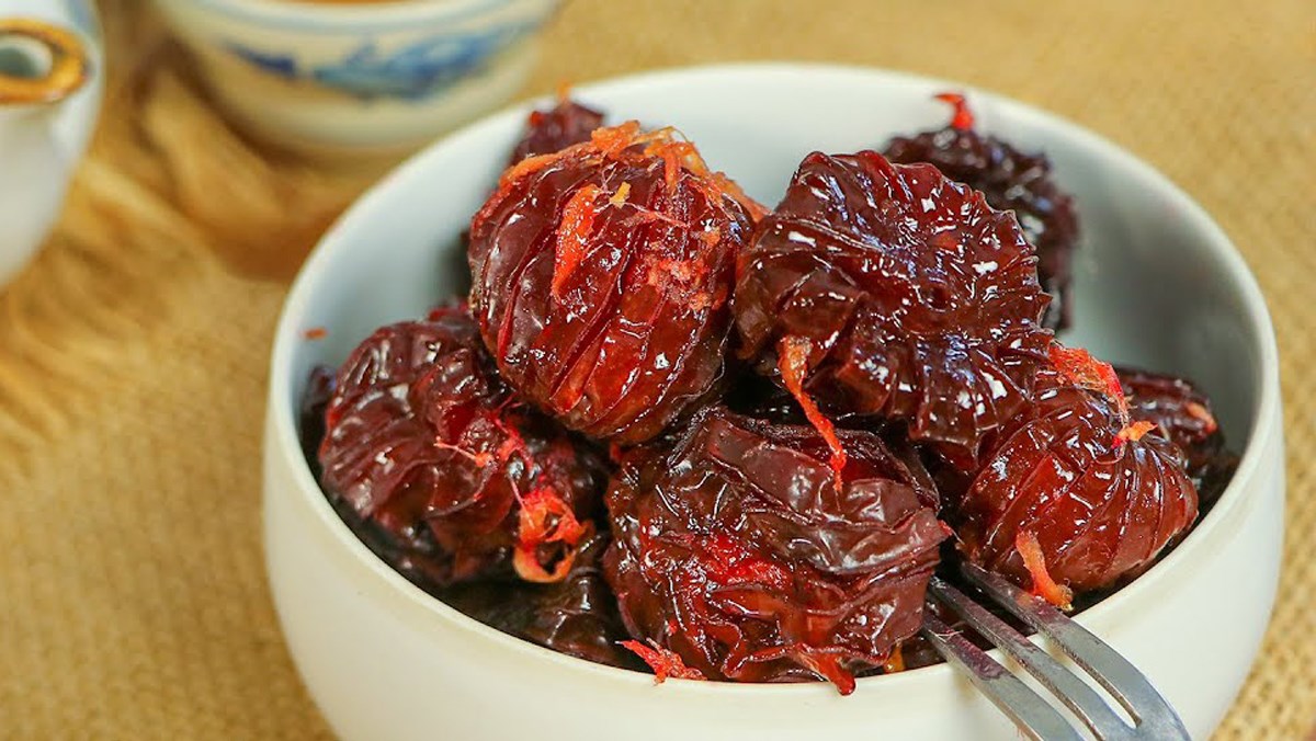 Sắc màu và hương vị là linh hồn của mứt mận Hoà An