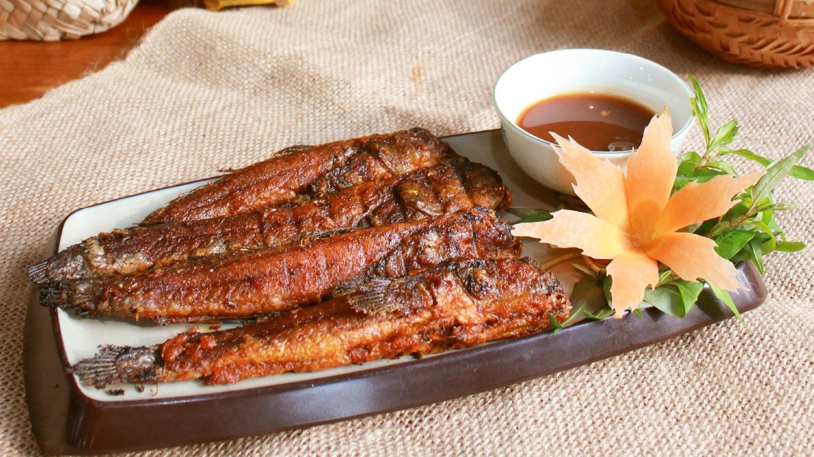 Cá thòi lòi nướng muối ớt – hương vị độc lạ từ rừng đước