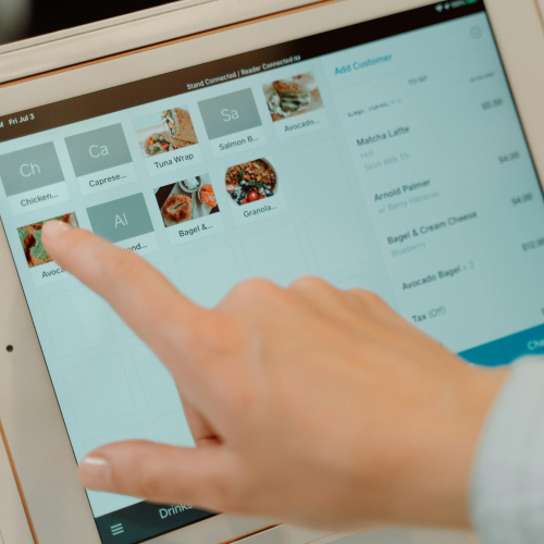 Tại Sao Nhà Hàng Hiện Đại Đều Dùng Phần Mềm Order Tại Bàn?