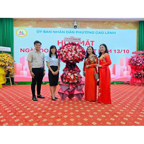 Lãnh đạo và khách mời tham dự