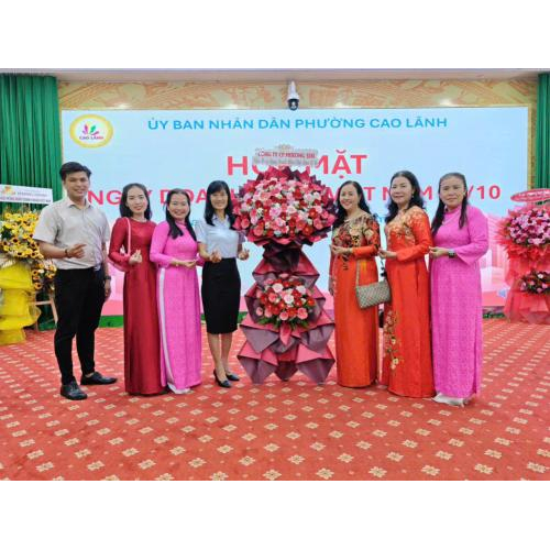 Lãnh đạo và khách mời tham dự