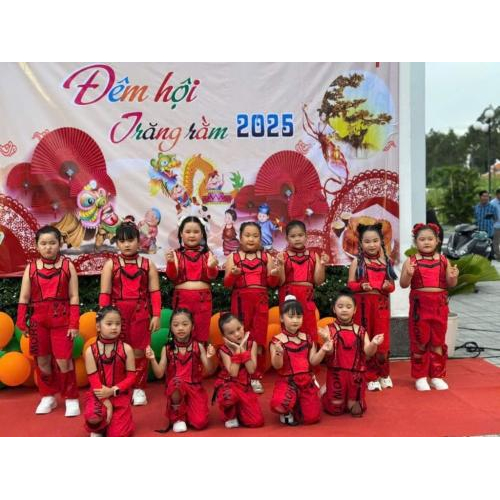 Không khí rộn ràng trong đêm hội trăng rằm