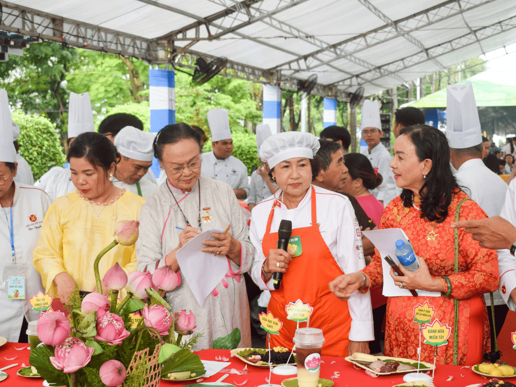 Đội 16: Hộ kinh doanh giải khát du lịch vườn dừa Út Khuê – Khi sen hòa cùng hương vị dân dã miền Tây