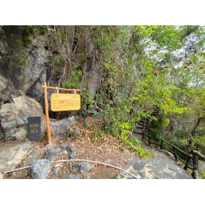 Khám phá vẻ đẹp độc đáo của Núi Đá Dựng