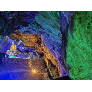 Khám phá vẻ đẹp độc đáo của Núi Đá Dựng