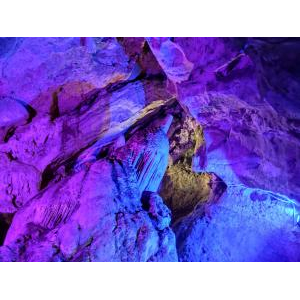 Khám phá vẻ đẹp độc đáo của Núi Đá Dựng