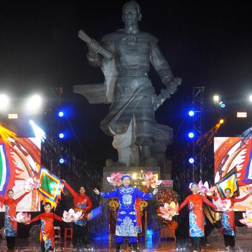 Khai mạc Lễ hội truyền thống kỷ niệm 290 năm ngày mất Đức khai trấn Mạc Cửu (1735-2025)